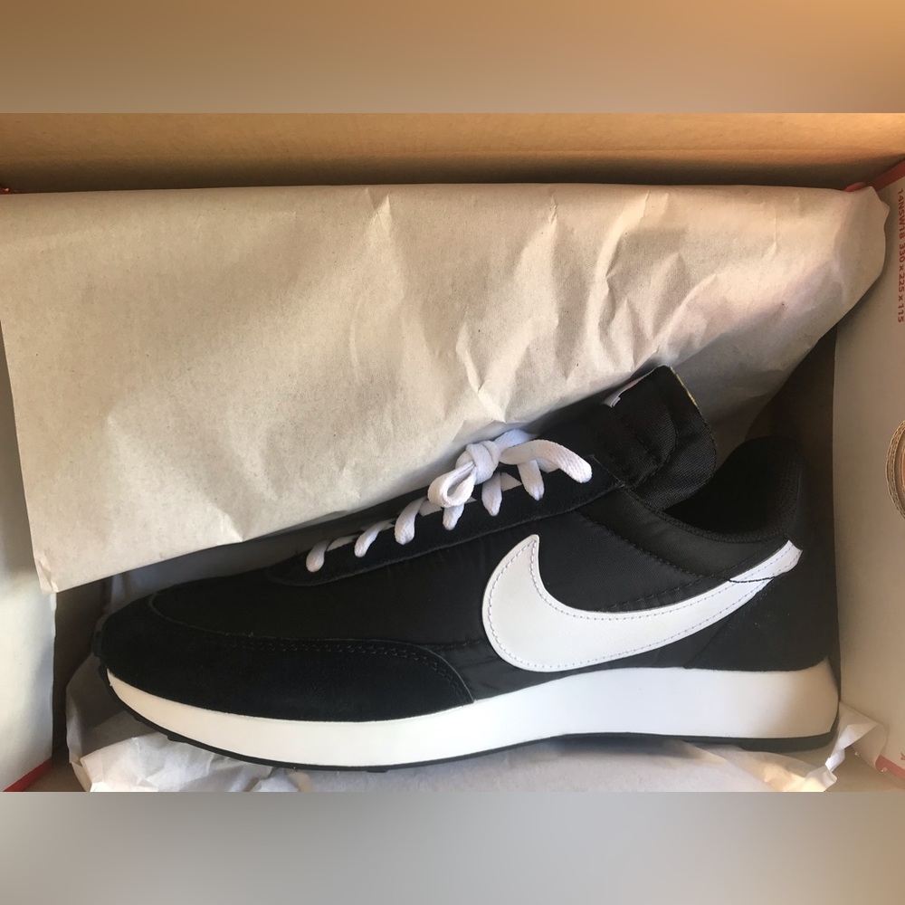 COPY - Nike tailwind black and white 11.5